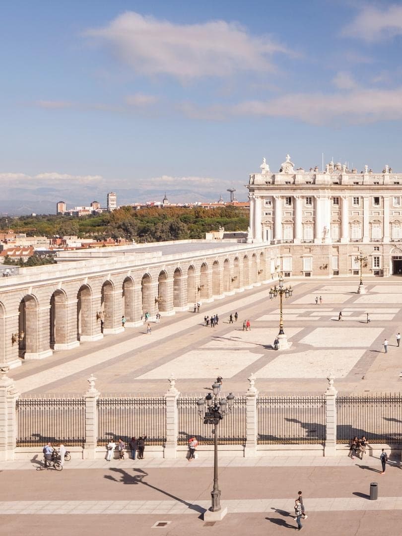 Studenti in visita a Madrid durante una gita scolastica in Spagna